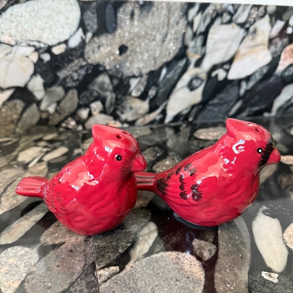 Salt & Pepper shakers - Picture 1 of 6